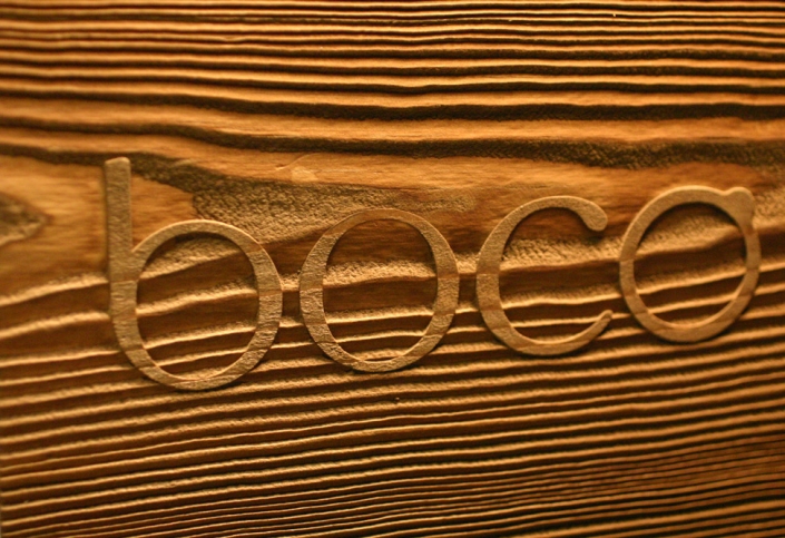 Bois sablé aérogommage ile de france paris CPR 94 fontenay-sous-bois LEGRAND SGM sablage grenaillage microbillage traitement de surface par impacts MDF MEDIUM CHENE PIN RESINEUX DOSSE SAPIN OSB PIN DEROULÉ MOTIF ALEATOIRE RESTAURANT PANNEAU EFFET DAMIER GRAVURE EFFET TEXTILE MYEN FORT LEGER METALLISATION FLOTTÉ TRONC