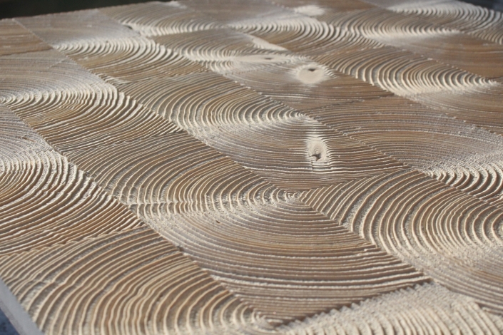 Bois sablé aérogommage ile de france paris CPR 94 fontenay-sous-bois LEGRAND SGM sablage grenaillage microbillage traitement de surface par impacts MDF MEDIUM CHENE PIN RESINEUX DOSSE SAPIN OSB PIN DEROULÉ MOTIF ALEATOIRE RESTAURANT PANNEAU EFFET DAMIER GRAVURE EFFET TEXTILE MYEN FORT LEGER METALLISATION